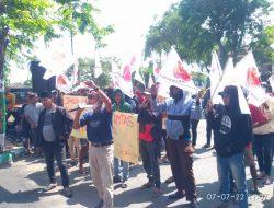 Aksi Demo DBHCHT Forum Non Gaverment Organisasi di Kantor Bupati Pamekasan Berujung Pelaporan